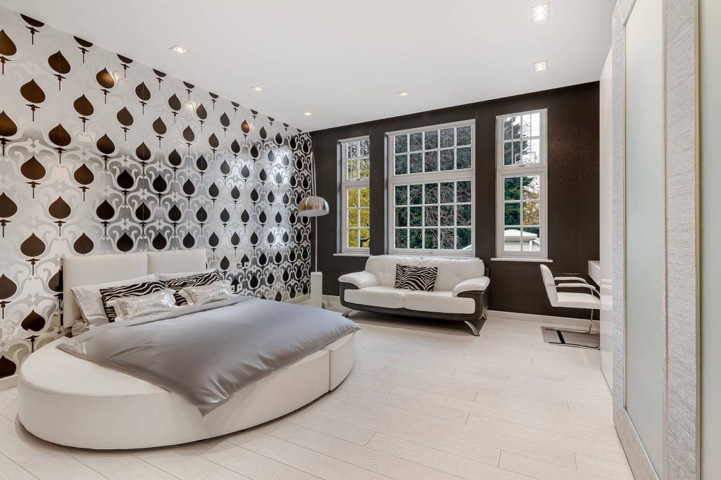 Luxury Detached House for sale in London, England luxury detached house for sale in london england9.jpg